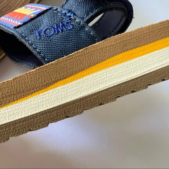 TOMS Navy Ray Patterned Velcro Sandals size US 1 - Picture 7 of 9